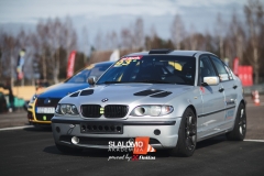 028